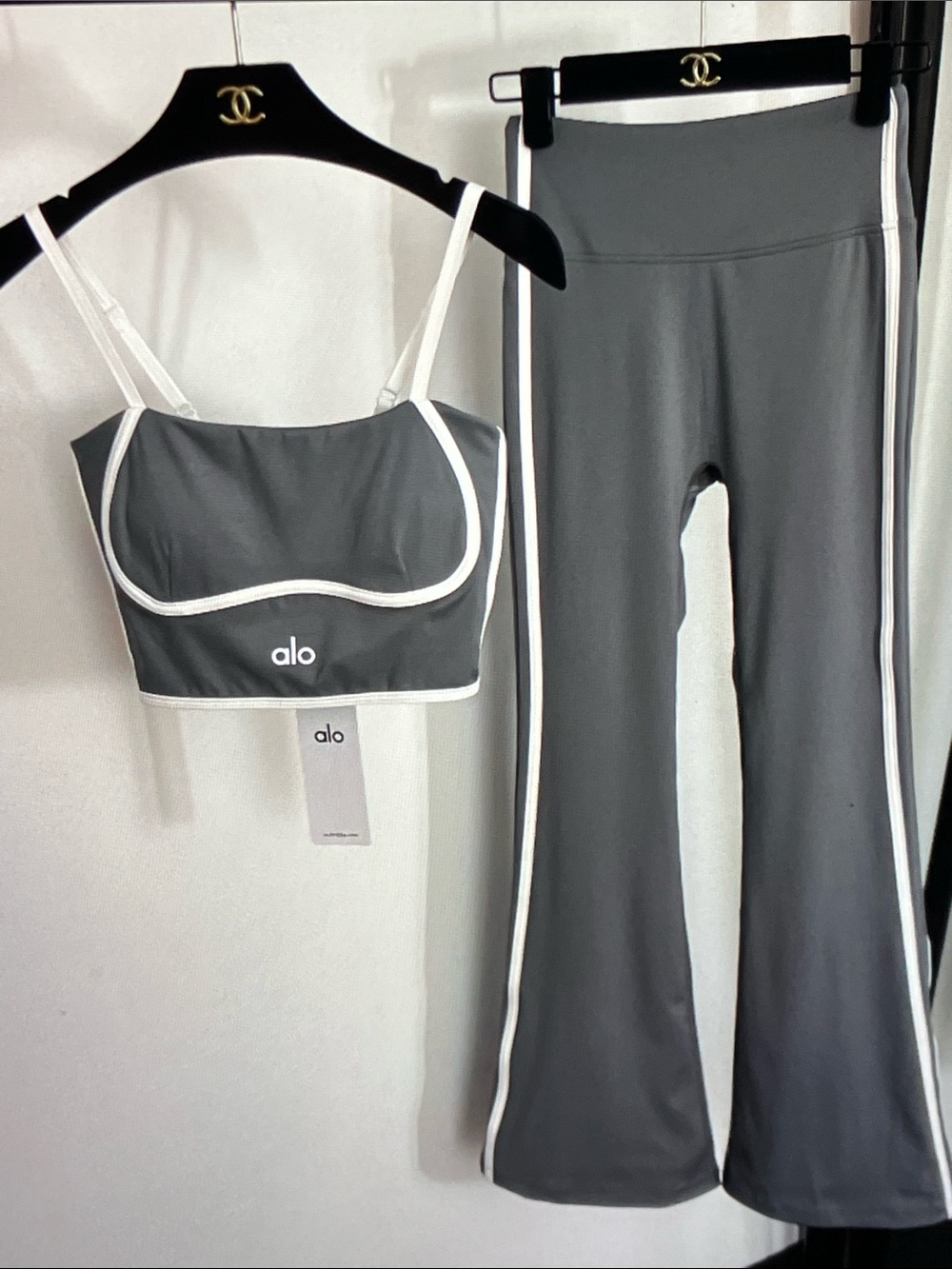 ALO Yoga Gray Crop Sports Bra & Flare Leggings Set with White Trim